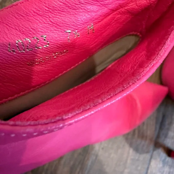 Stuart Weitzman Pink Ankle Boots with Sleek Silhouette - Picture 5 of 7